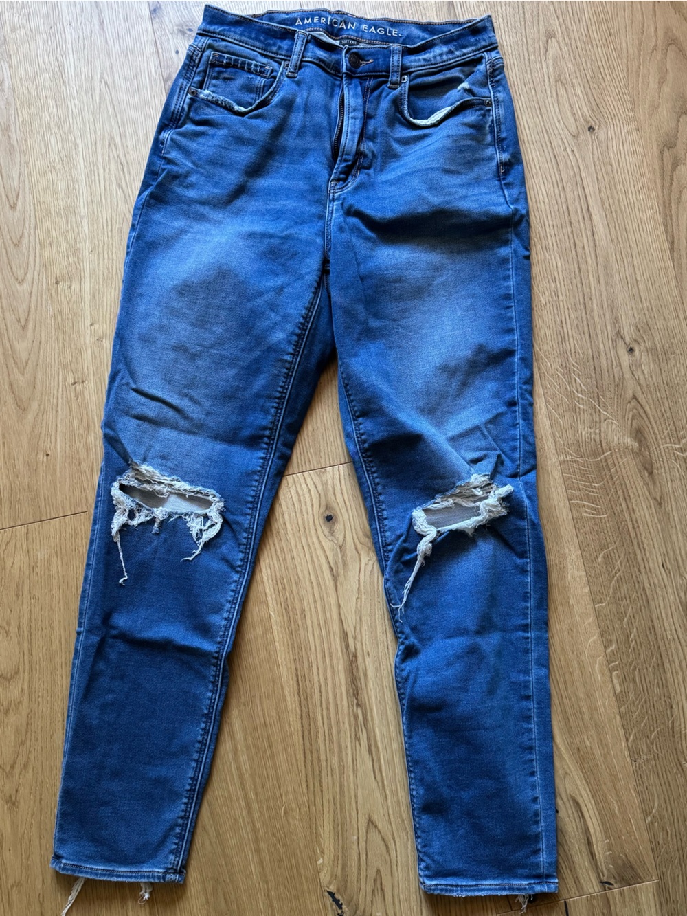 American Eagle Outfitters Women’s mom jeans